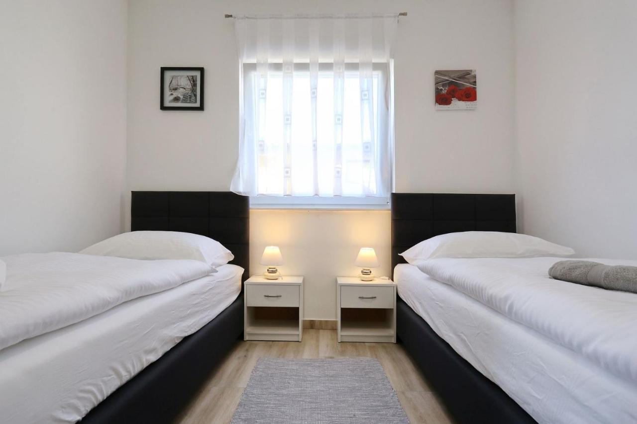 Apartments Lisac Вир Экстерьер фото