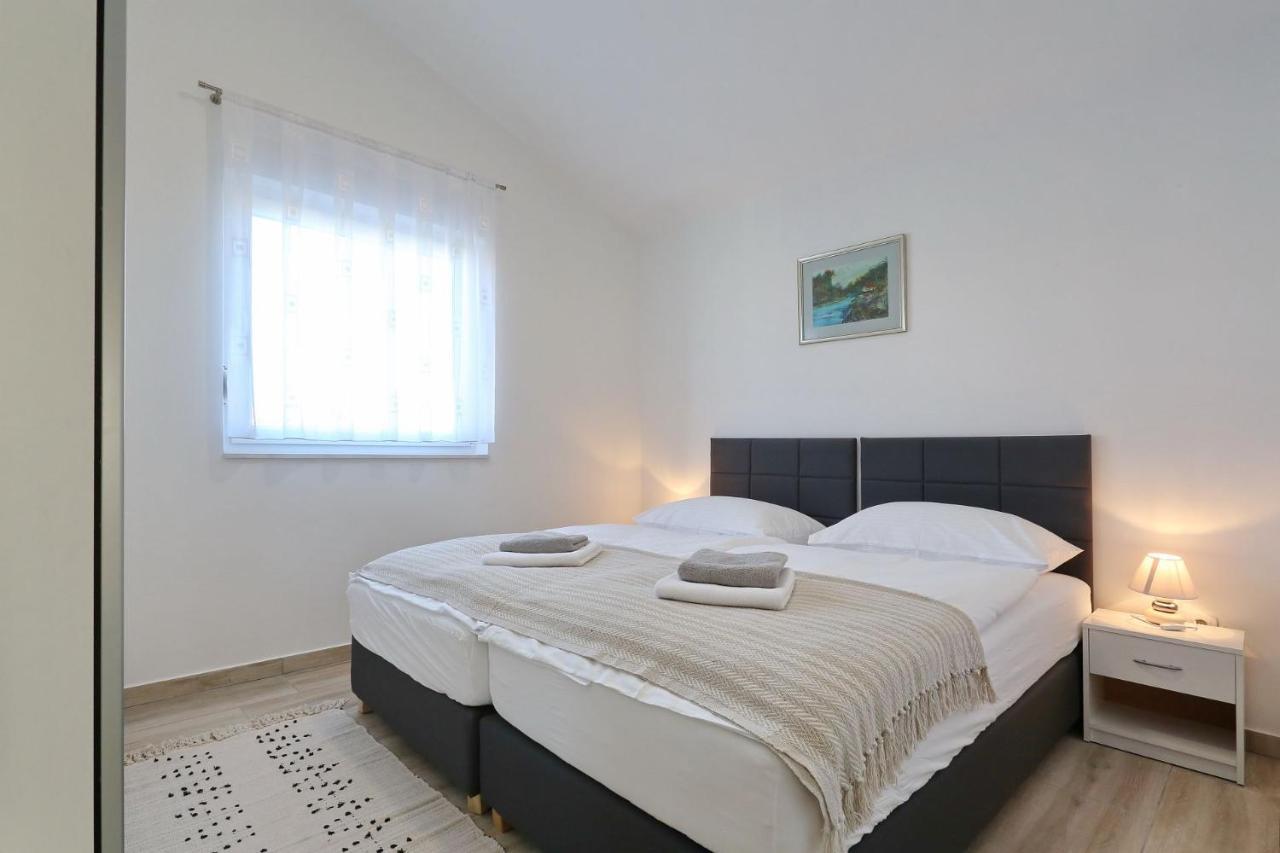 Apartments Lisac Вир Экстерьер фото